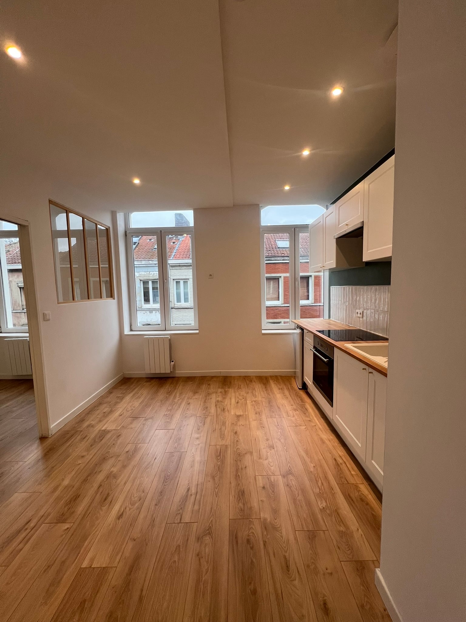 Prieuré : 2ème étage rue, T2 27 m² - après rénovation (1/5)