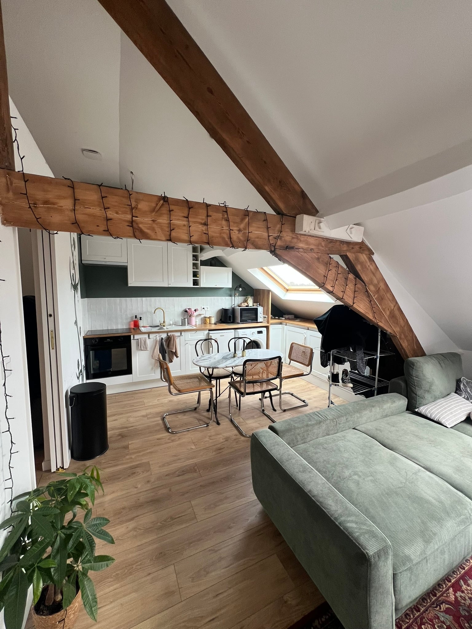 Prieuré : 3ème étage, T2 35 m² - après rénovation (1/5)